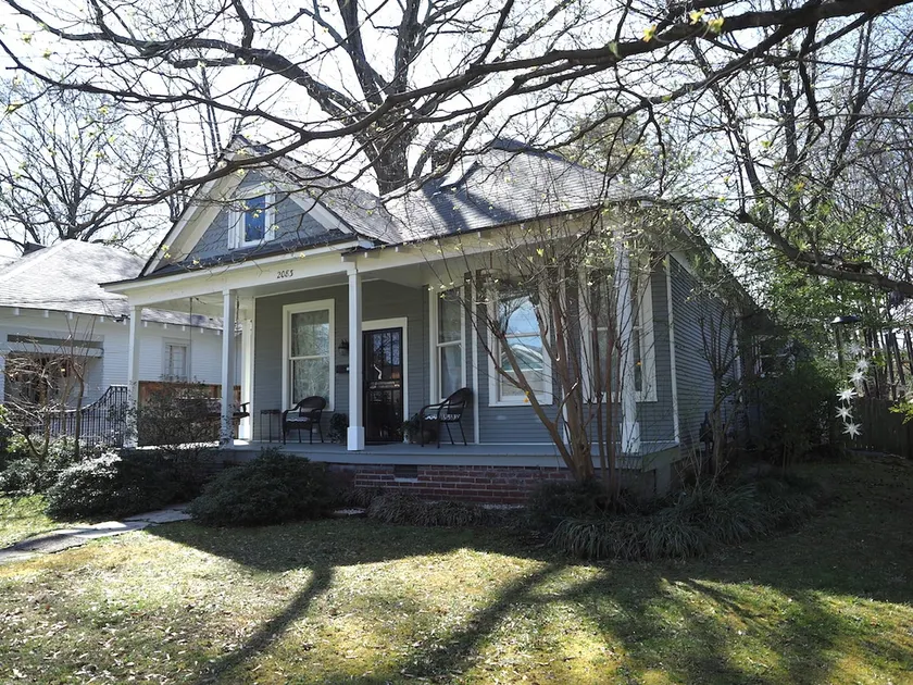 Spacious & Beautiful 2BR 2BA Midtown House - Image 1