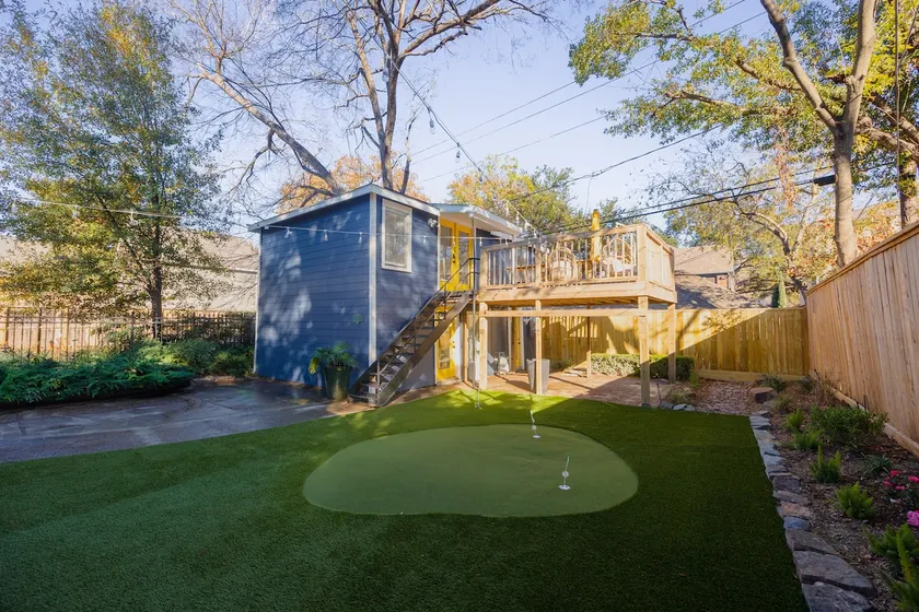 Spacious Guest House in the Heart of the Heights - Image 1
