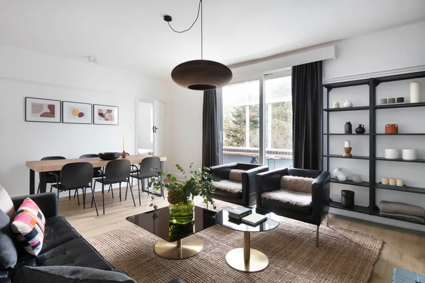 Spacious Modern New Listing - Image 1