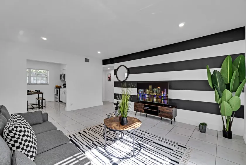 Miami Luxury Home Next to Beach & Aventura Mall. - Image 1