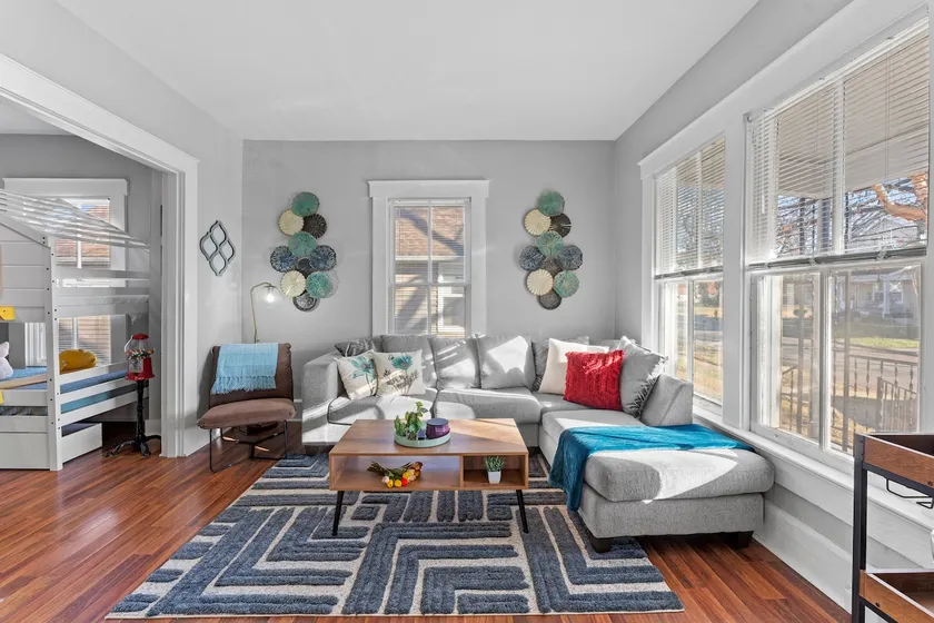 Stunning Modern House w/Kingbed |3 min Delmar Loop - Image 1