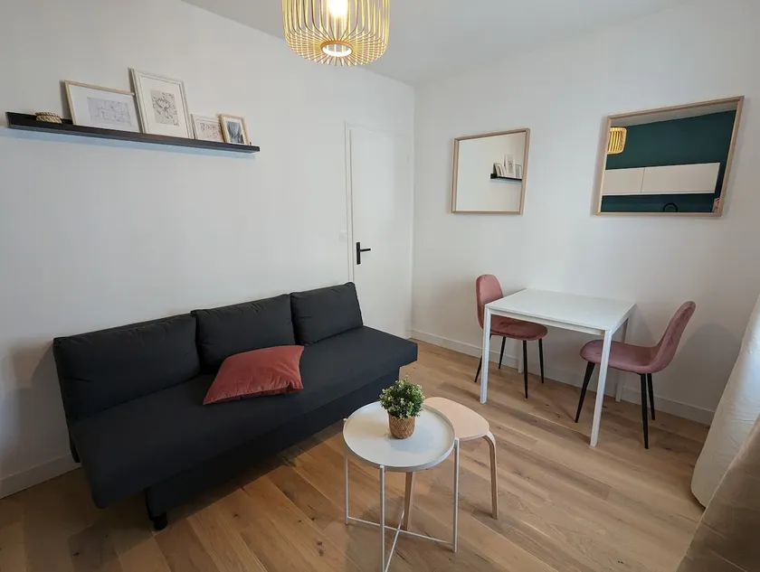 Two rooms, close to train station, Tours center - Image 1