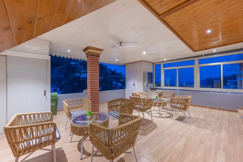 3BD/Sky Parlor/Snooker/TT/HomeCinema/Service/Meals - Image 1