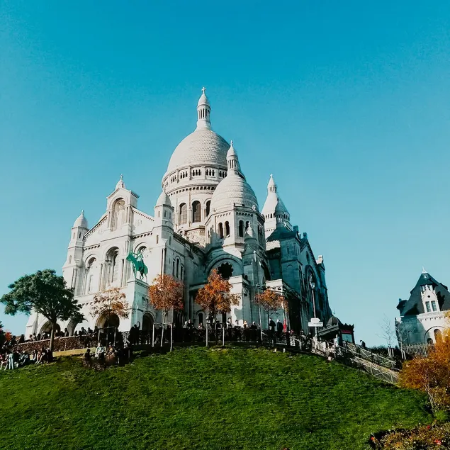 House with garden and air conditioning in Paris - Image 1