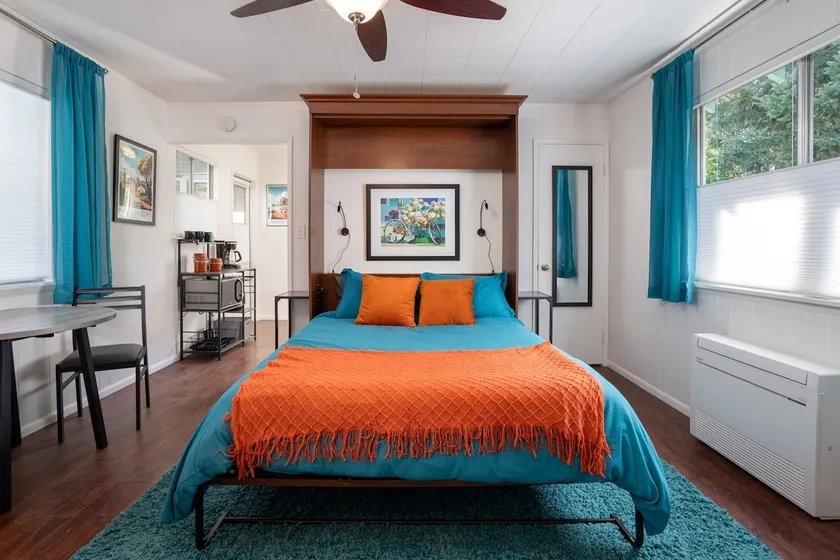 Walk to Downtown- Charming Guest House - Image 1