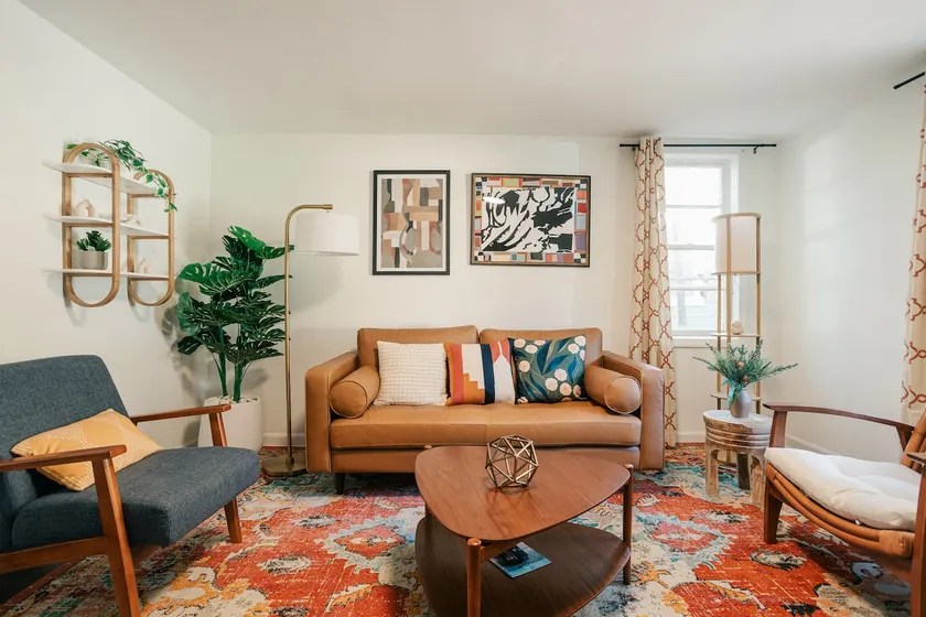 2BR Boho Vintage Gem Close Hospitals & Downtown - Image 1