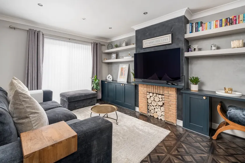 Pass the Keys Stylish Modern 3 bed house with Parking - Image 1