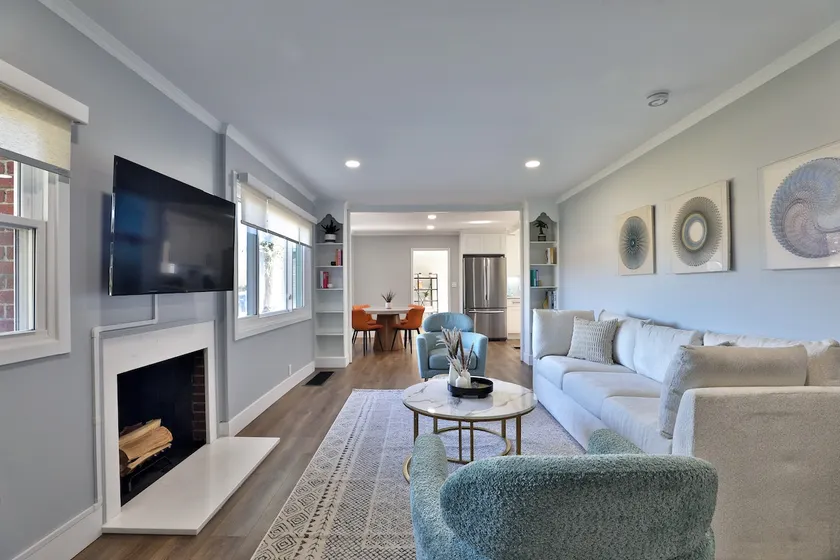Bexley Park Modern Retreat House - Image 1
