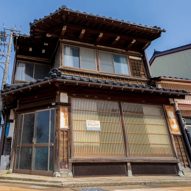 Limited to 1 group per day ”Hojouzu” entire house rental | Historic old house with a fishing port right in front - Image 1