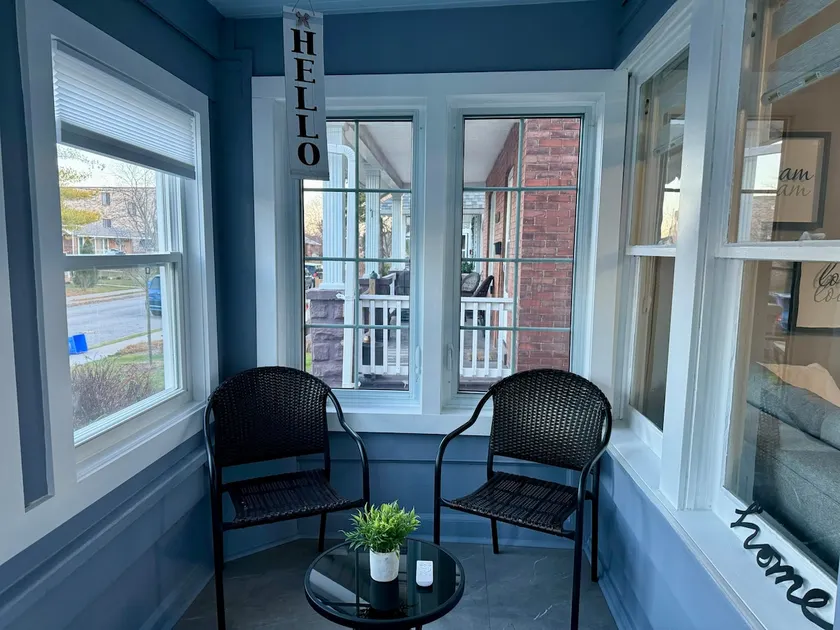 Cozy 1-Bedroom Retreat with Relaxing Sunroom - Image 1