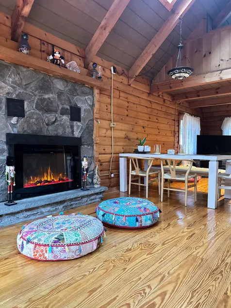 Hogg Mountain Cozy Cabin - Image 1