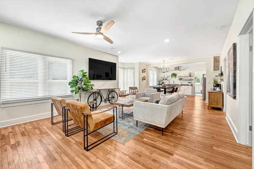 Decca's Uptown Oasis - Image 1