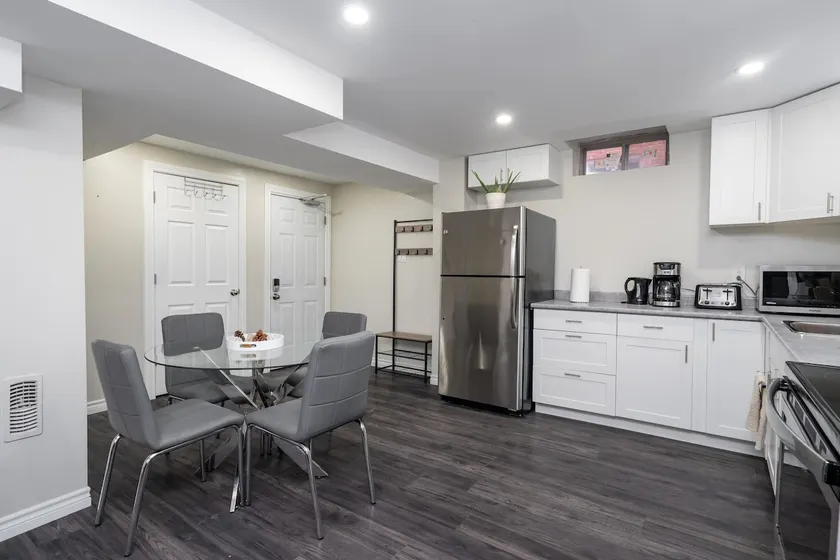 Private basement apartment - Image 1