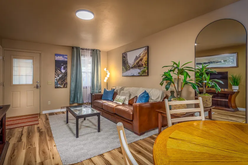 Sunset Cottage 1/ bed, 1/ bath - Image 1