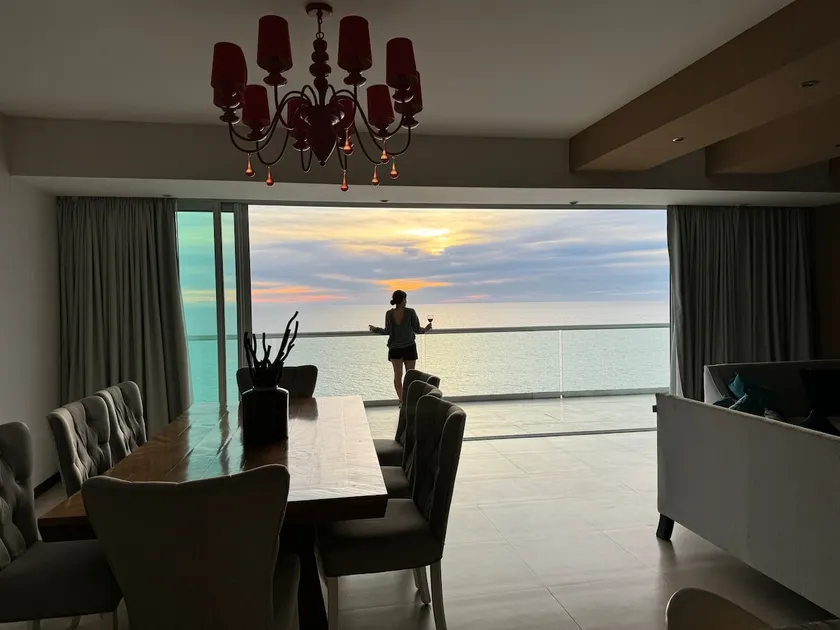 Luxury Ocean View Apartment 15th Floor - Image 1
