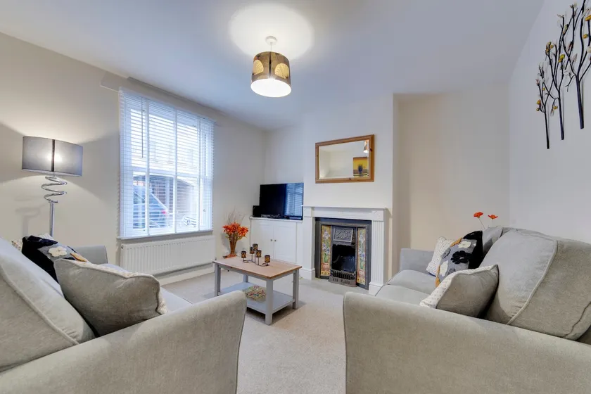 Pass the Keys Modern and Spacious Terrace in Central Cambridge - Image 1