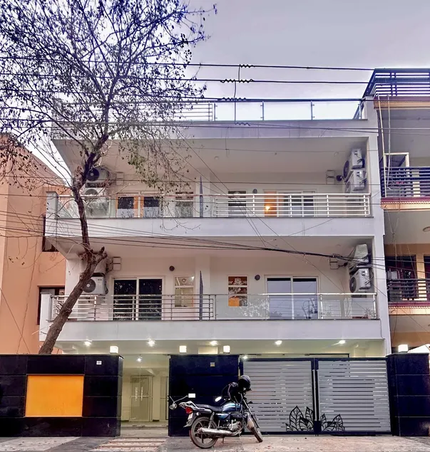 Peaceful 1BHK Stay Close to Artemis & Medanta. - Image 1