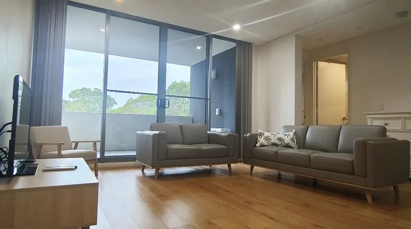 Entire Lovely 2 BR Apt Close to Shops and Train - Image 1