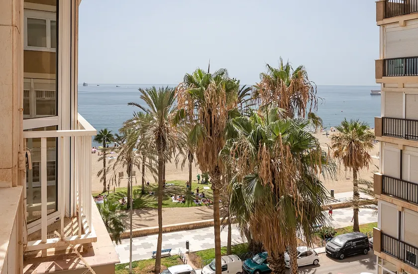 Beachfront/30meter from the sand - Image 1