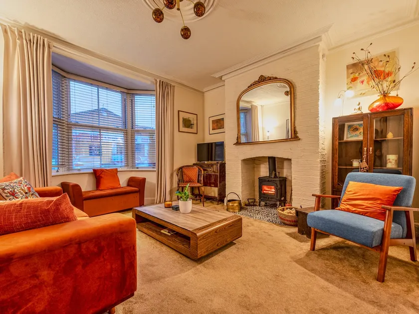 Charming Victorian Hidden Gem - Pass the Keys - Image 1