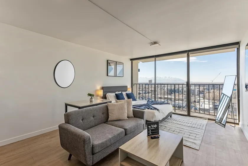 Modern studio near arena w/ elevator access LA - Image 1