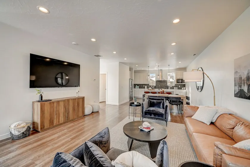 New Lux Mountain Townhome – 12 Min From Snowbasin - Image 1