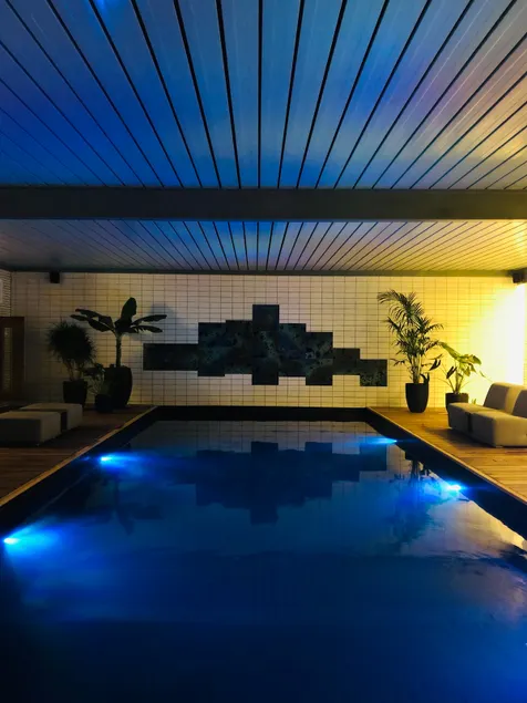 Apartment with Private Indoor Pool - Image 1