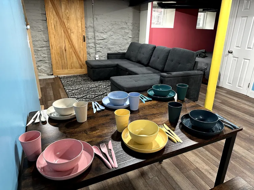 Colorful Basement Suite-Near zoo - Image 1