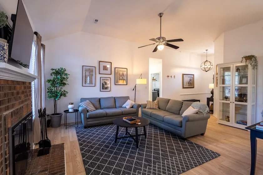 Cozy Comfortable 3bd 2bath + pool Charlotte Home - Image 1