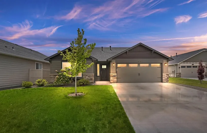 Fox House with Hot Tub, Fire Pit & Large Yard - Image 1