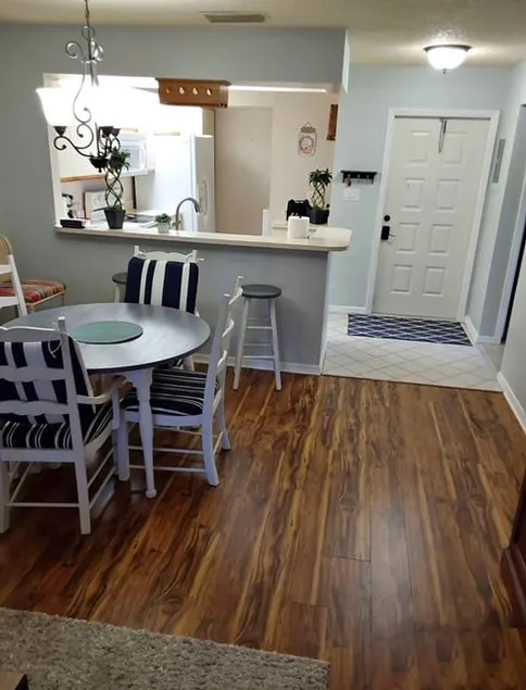 Charming 2 Bedroom Condo - Image 1