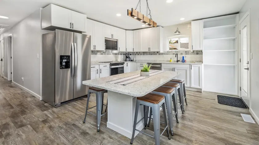 Lincoln Luxury 3 bed | 1.5 bath - Image 1