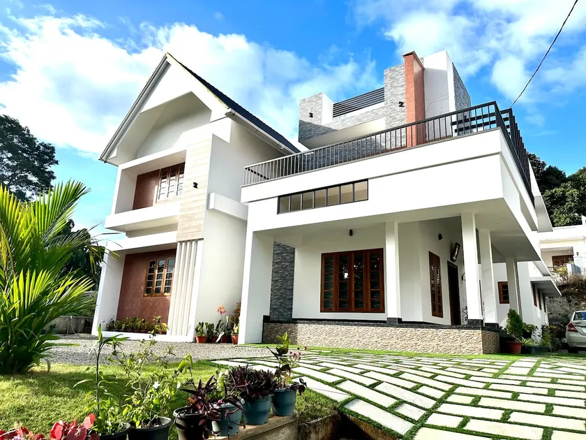 Casa Royal HomeStay - Image 1