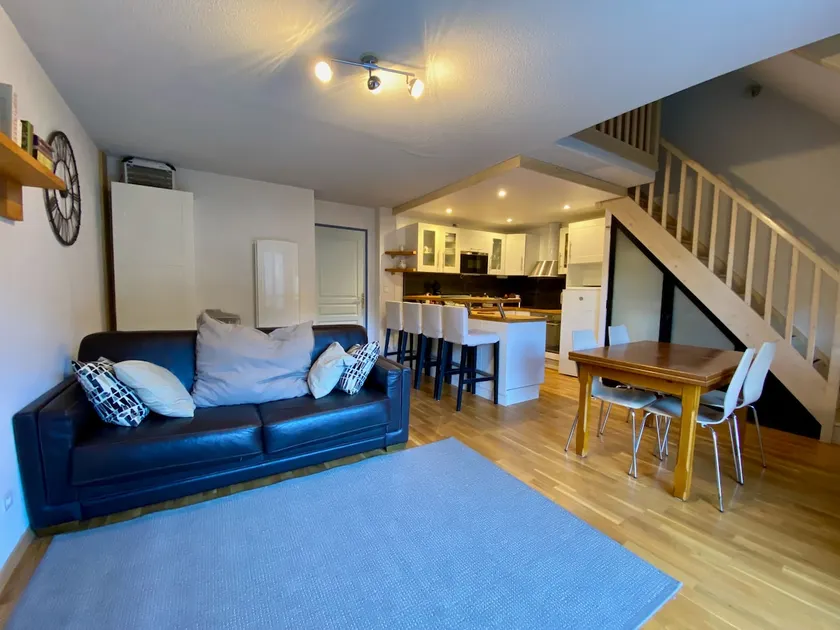 Spacious apartment overlooking the mountains - Image 1