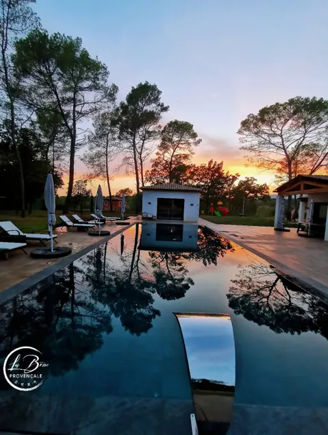 Family Paradise: Cinema, Zip Line & Jacuzzi - Image 1