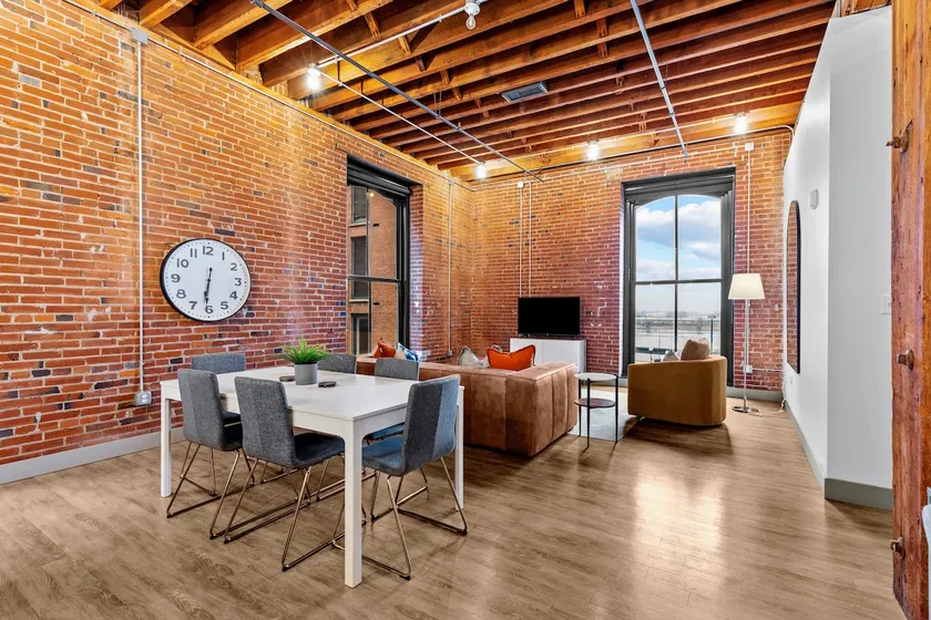 Stylish Loft with River View | Walk to Arch Casino - Image 1