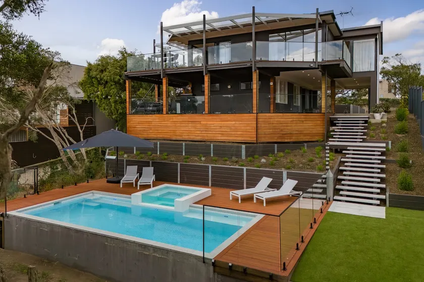 Sorrento Beach Escape - Image 1