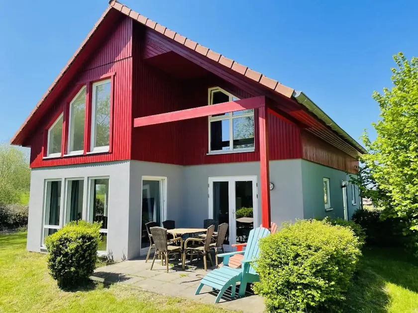 House by the sea - Image 1