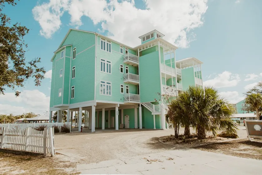 WATERFRONT, RIVERS EDGE CONDO #2C-BLDG 2 *PRIVATE DOCK and ASSIGNED BOAT SLIP! - Image 1