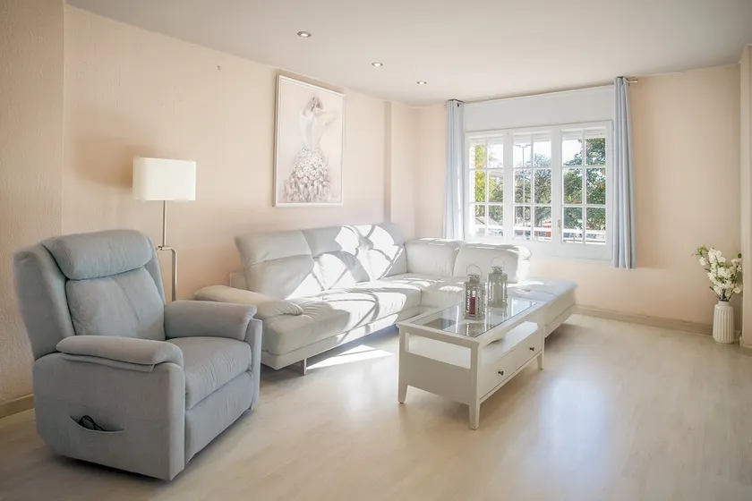 Comfort and style at Gava beach house VII - Image 1