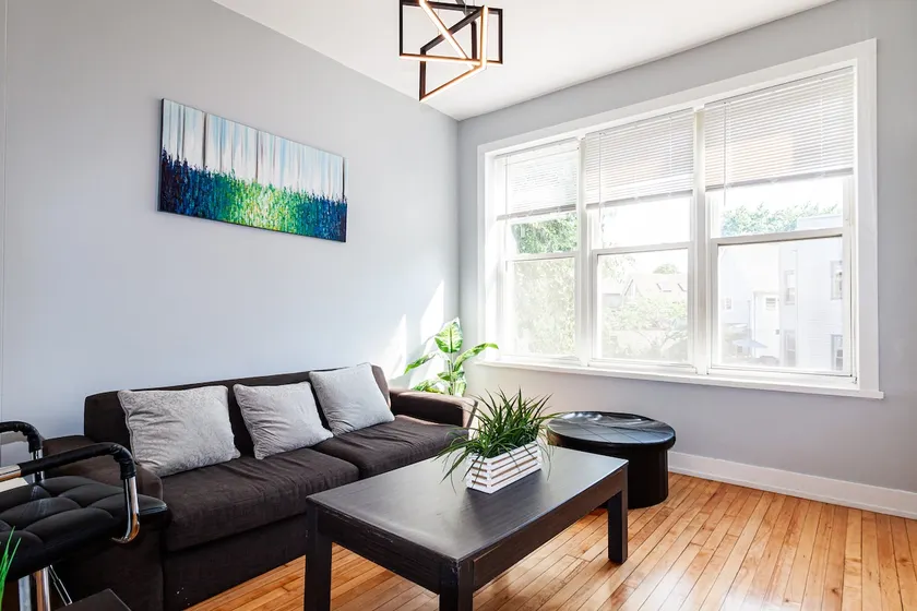 Bucktown Loft - 2 beds 1 bath - Image 1