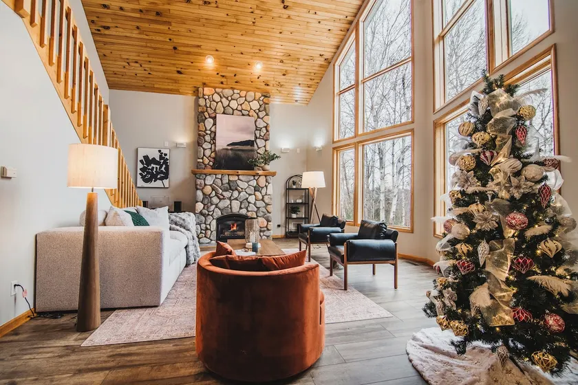 FallWater - 5BR Lakehouse, WtrFrnt, Ht Tub, F/pit - Image 1