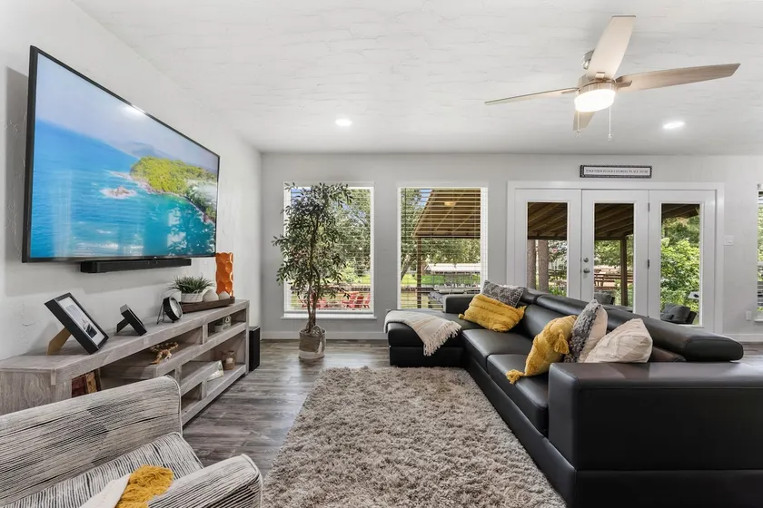 Casa Coqui a Waterfront Retreat @ Cedar Creek Lake - Image 1