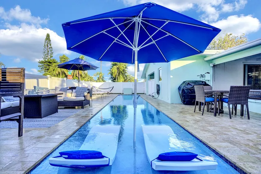 Beach|HeatedPool|Hottub|FreeParking - Image 1