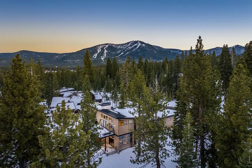 Tahoe Lux Retreat | 4 Kings | View | BBQ + FirePit - Image 1