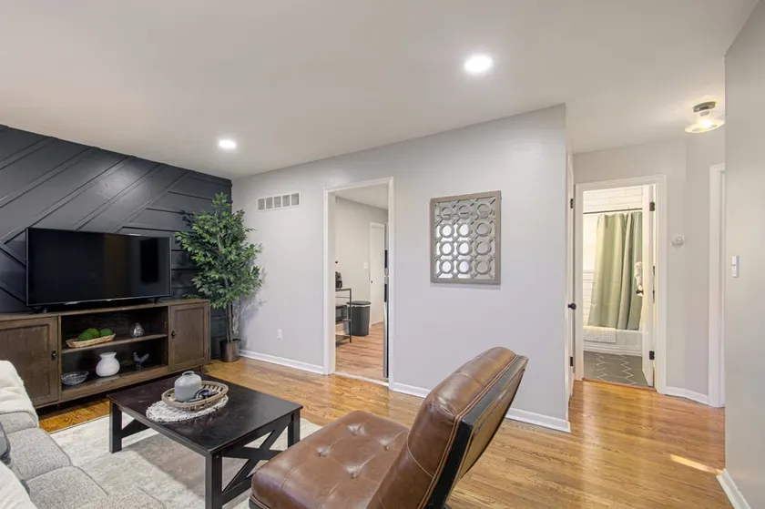 Modern, Cute, Perfect location! - Image 1