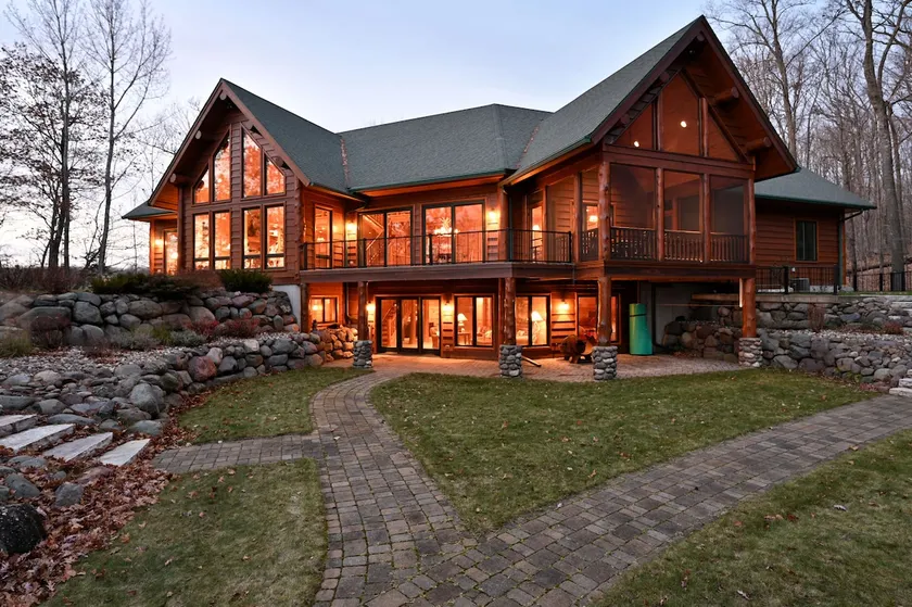 Custom-Built Log Cabin Family Friendly Home - Image 1