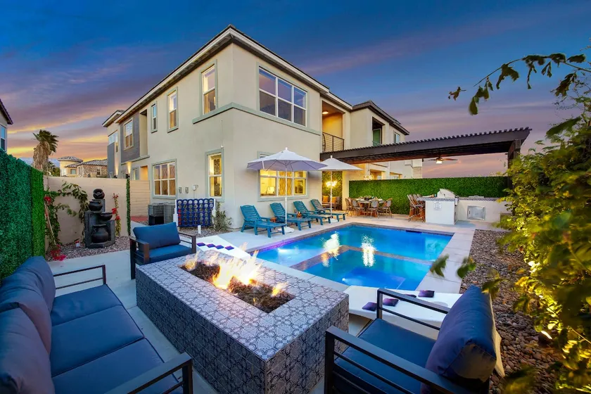 Specials-Best Value -High End-Pool+Spa-Stylish - Image 1