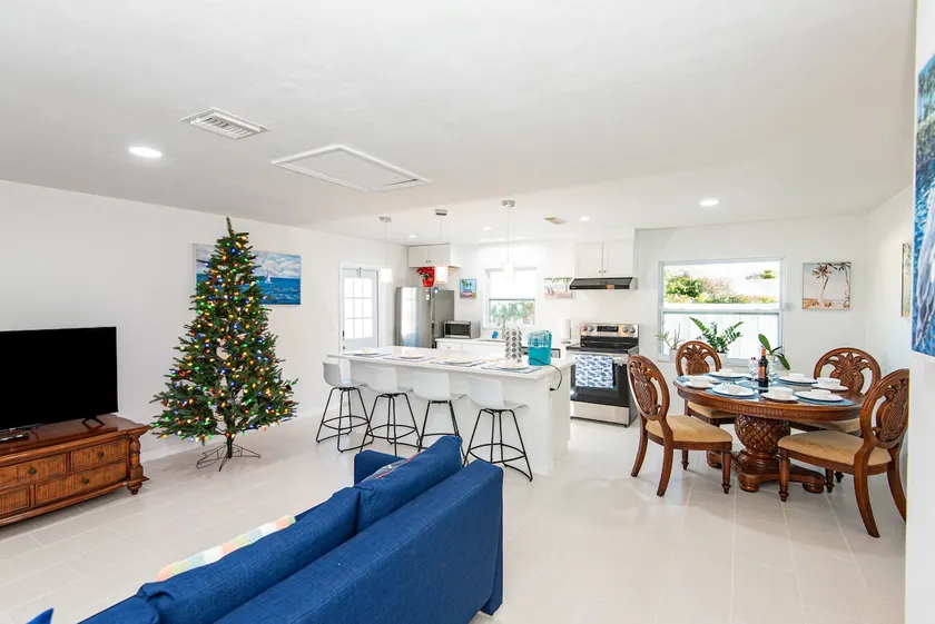 2 BR House 1.6 miles from Siesta Key Beach - Image 1