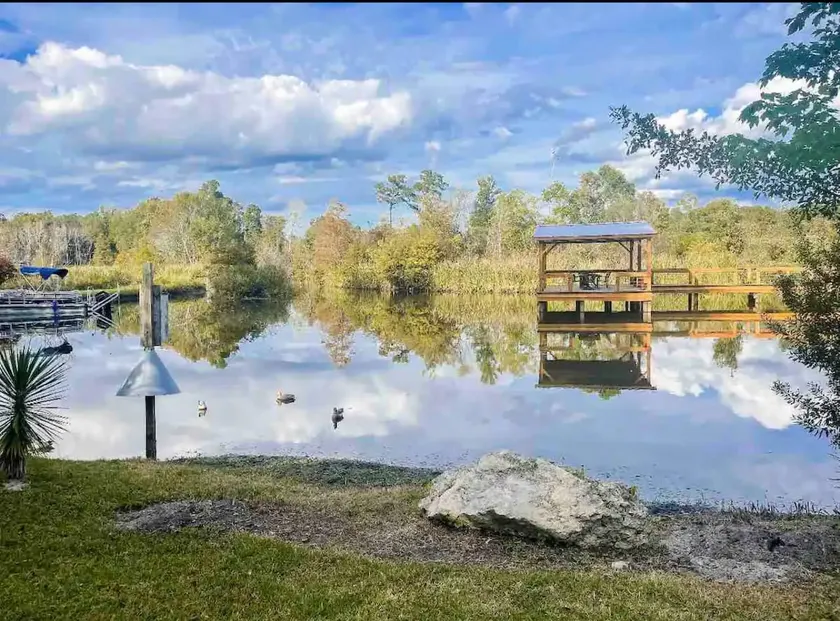 Lakeside Getaway - Image 1